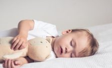 How to Put a Baby to Sleep in 40 Seconds